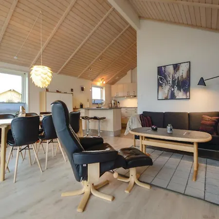 Four Bedroom Holiday In Haderslev