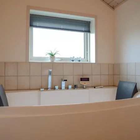 Four Bedroom Holiday In Holiday home *